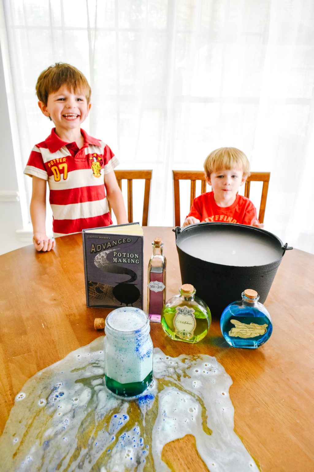 https4 kid friendly science experiments to do at home