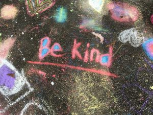chalk drawing that says "Be Kind"