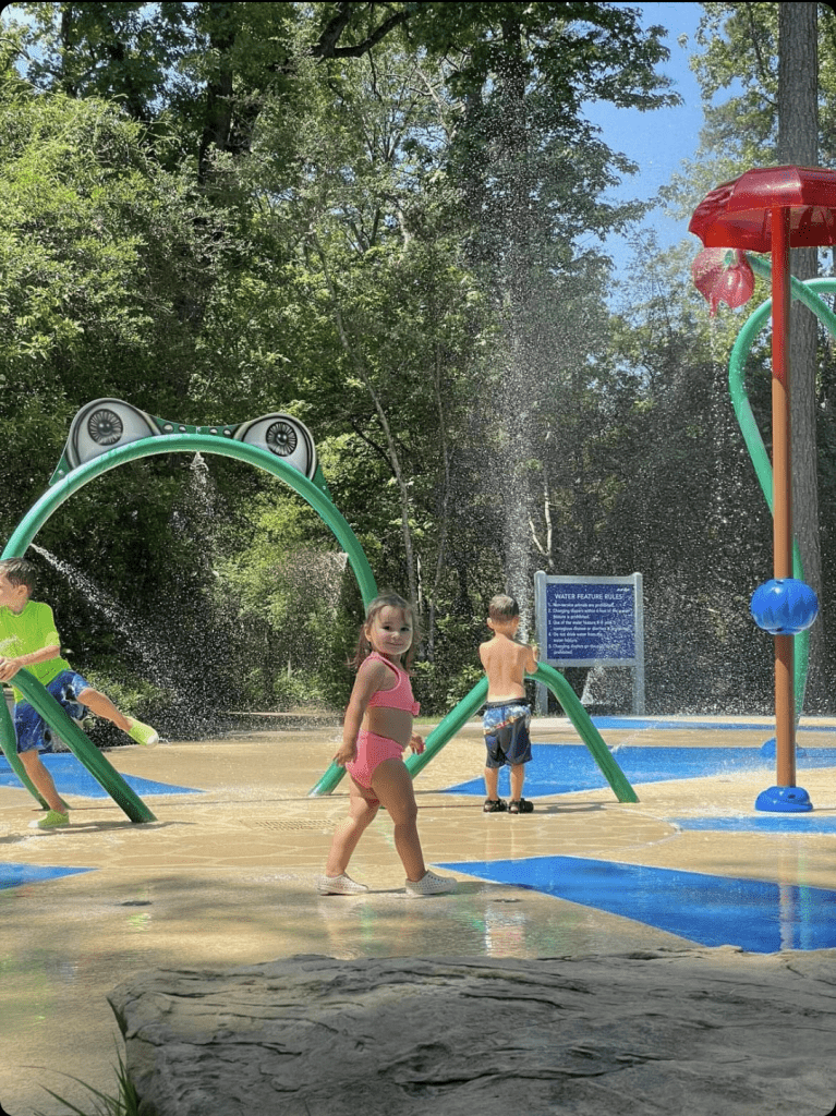 kids in splash pad