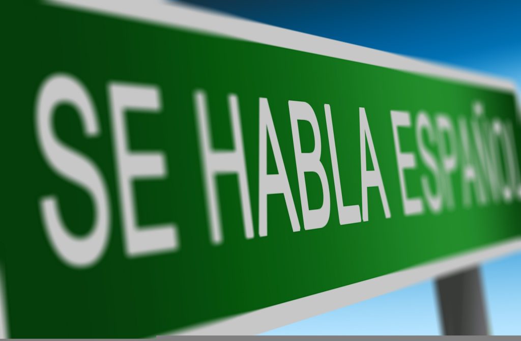 Sign that reads Se Habla Espanol